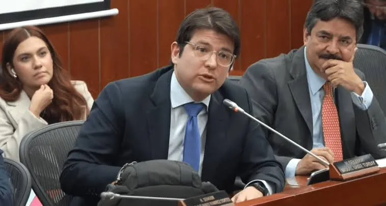 Morre Miguel Uribe pré-candidato à presidência baleado na Colômbia
