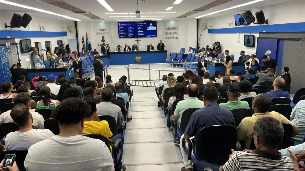 Sessão da Câmara de Camaçari é marcada por ato de desrespeito contra o vereador Kaique Ara
