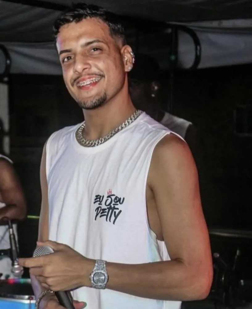 Cantor de pagode morre após ser retirado de casa e espancado em Vila de Abrantes