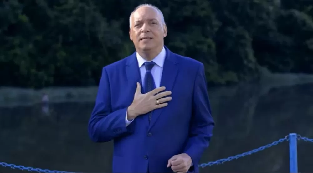 Pastor de calcinha ganha R$ 39 mil por mês como servidor público