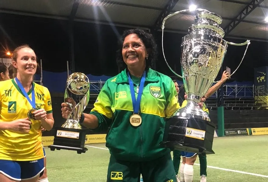 Dilma Mendes e apontada pelo The Guardian como referência mundial no futebol feminino