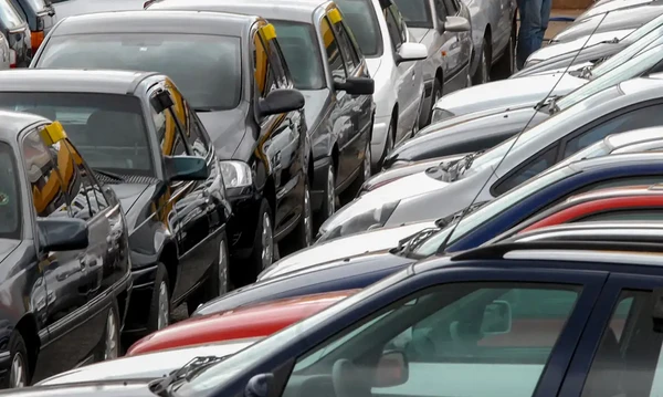 IPVA: Donos de veículos com placas de finais 3 e 4 devem quitar o imposto até este mês