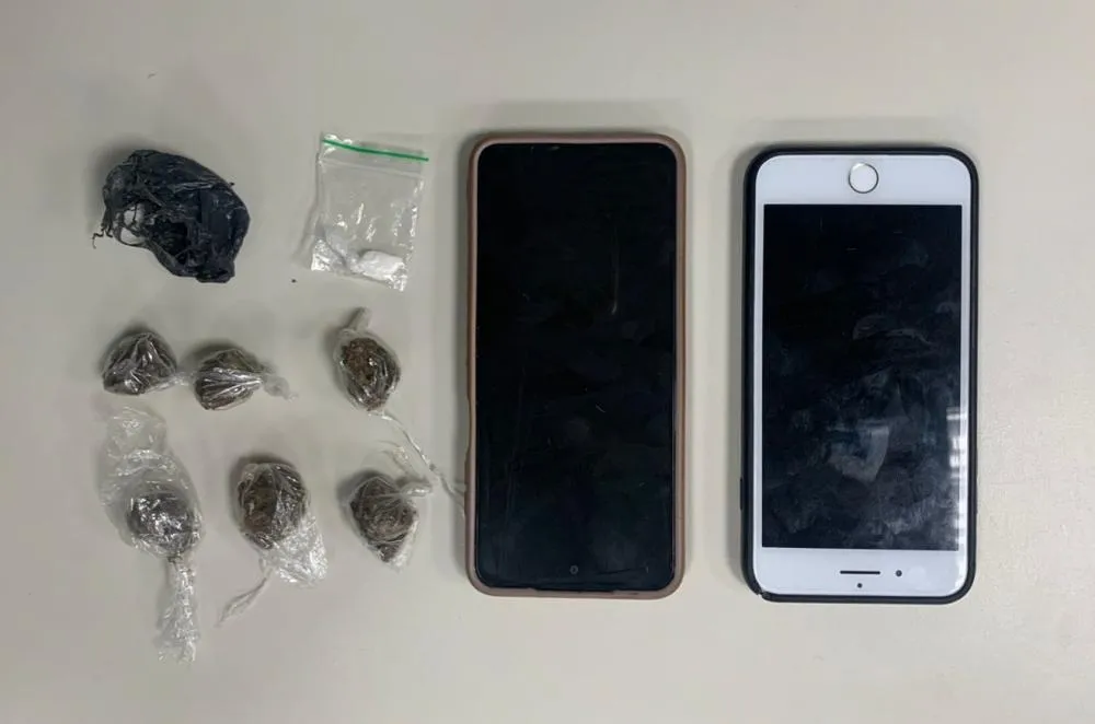Trio suspeito de tráfico é preso pela PM em Camaçari