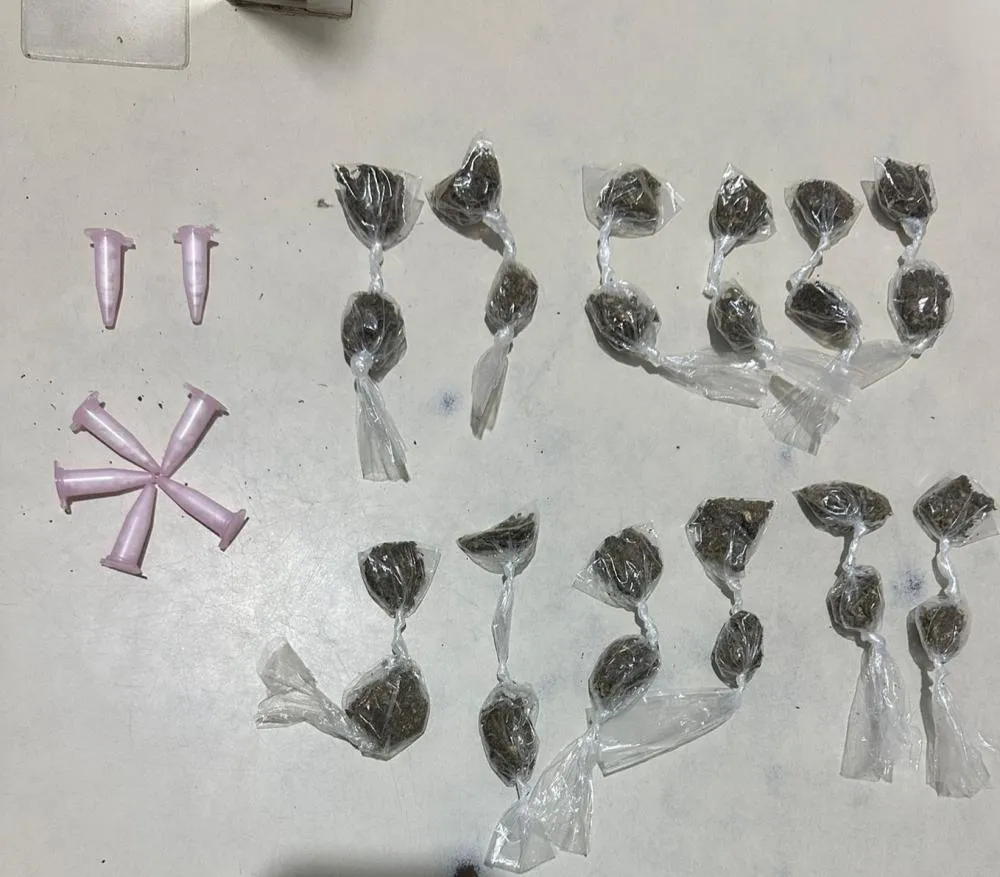 PM prende suspeito de tráfico de drogas em Candeias
