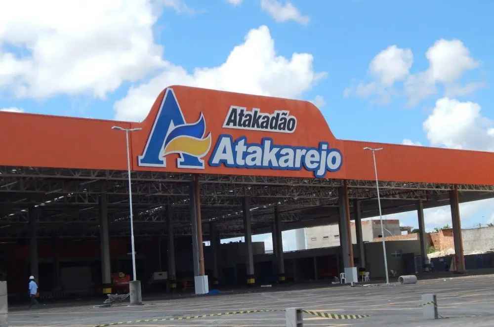 Alberto Castro anuncia inauguração do Atakarejo e geração de 800 empregos