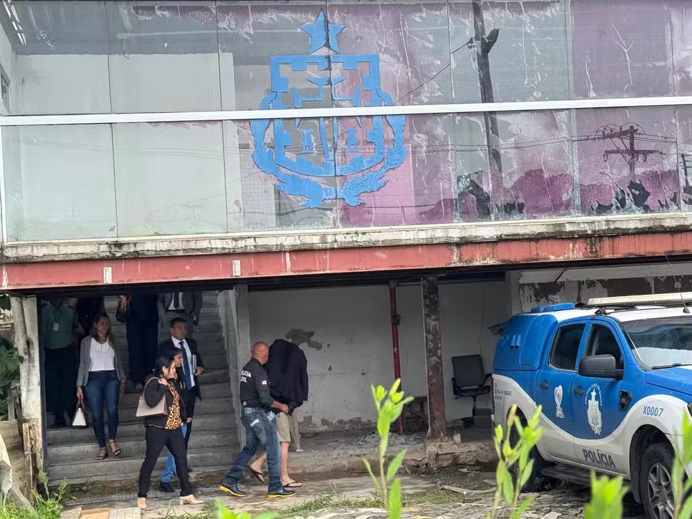 Filho de vereadora é hostilizado ao deixar delegacia após atropelar corredor na Pituba