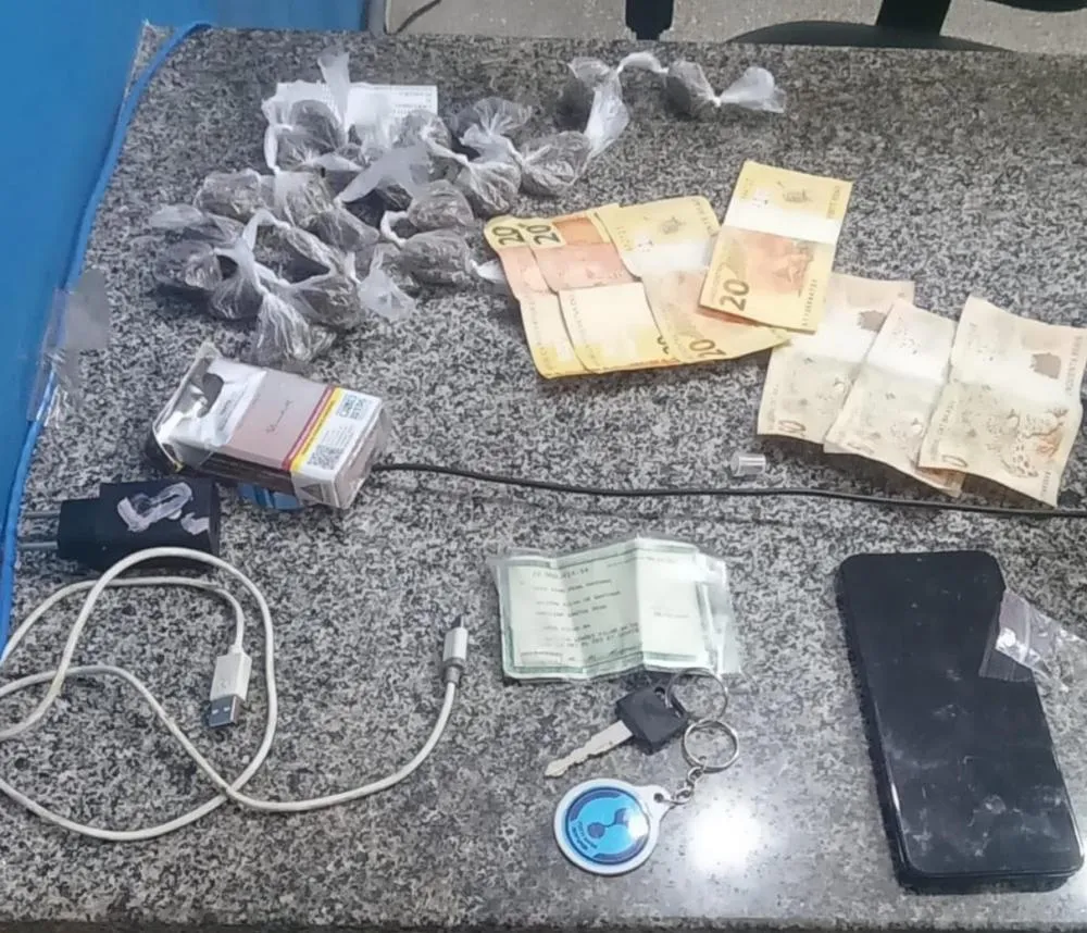 PM prende suspeito de tráfico de drogas em Simões Filho