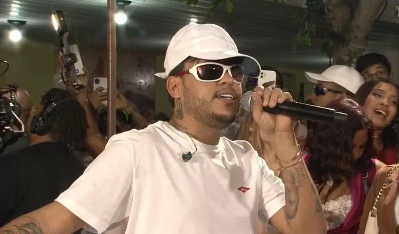 Thiago Aquino grava DVD aberto ao público em Feira de Santana com participações de artistas nacionais
