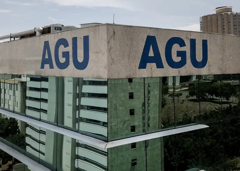 AGU pede que Meta exclua chatbots que promovem erotização infantil