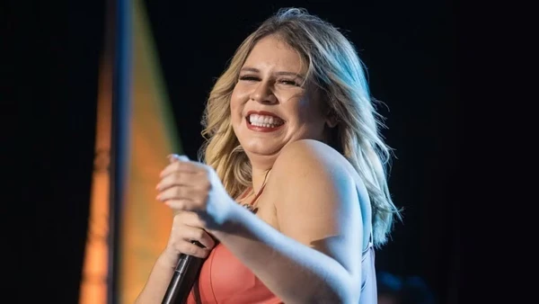 Pen drive com músicas inéditas de Marília Mendonça gera disputa judicial entre família