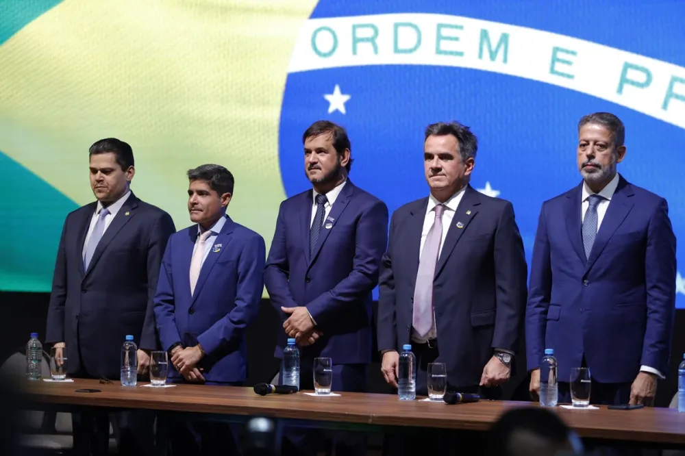 União Brasil e PP oficializam superfederação durante convenção em Brasília