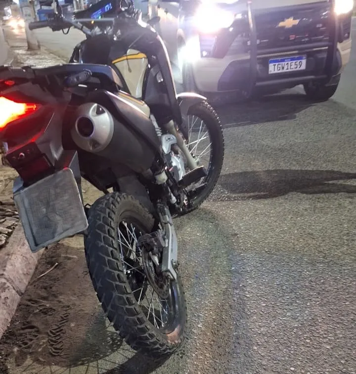 Motocicleta roubada em Vilas do Atlântico é recuperada por policiais da 52ª CIPM 