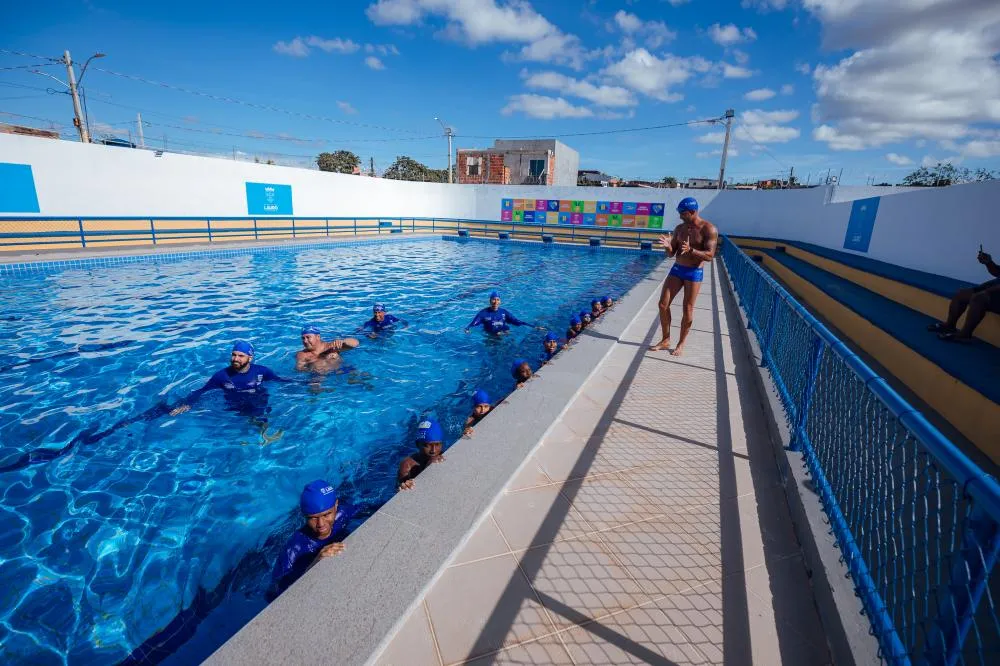 Lauro de Freitas inaugura aulas de natação na nova Arena Aquática 