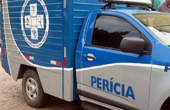 Corpo em decomposição é encontrado por banhistas na praia de Jauá 