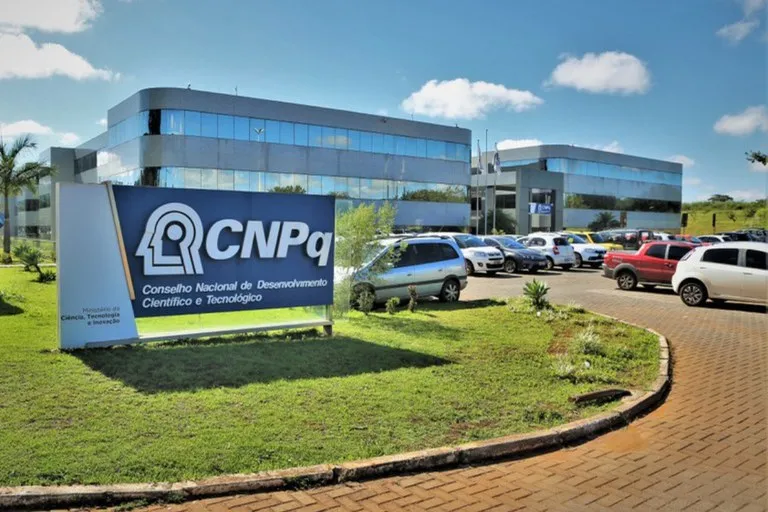 CNPq autoriza bolsistas de pós-graduação a acumular bolsas com outras fontes de renda