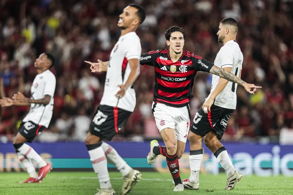 Flamengo humilha Vitória com goleada histórica de 8 a 0 no Maracanã