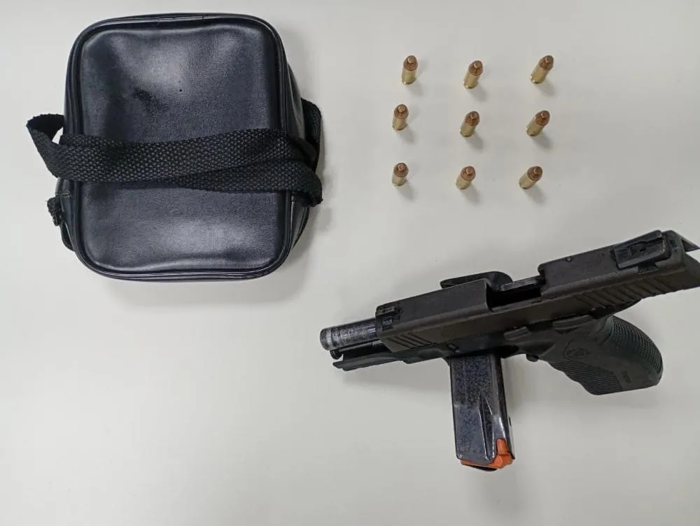 Pistola é apreendida pela PM em Camaçari