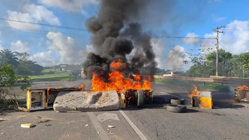 Protesto na Via Parafuso cobra regulação de paciente em estado grave