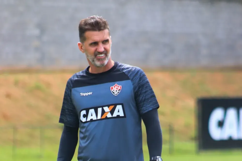 Vagner Mancini recusa convite do Vitória e seguirá no Goiás