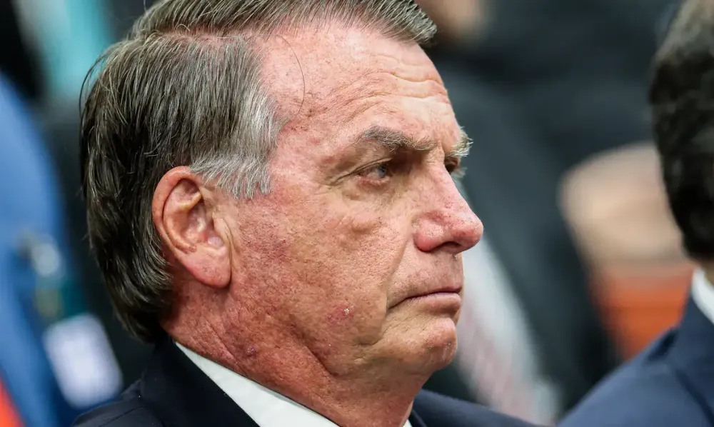 Moraes manda polícia monitorar em tempo real o endereço de Bolsonaro