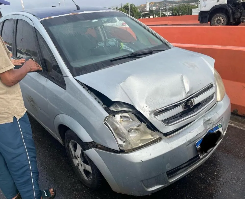 Acidente com vítima congestiona trânsito na Avenida Jorge Amado