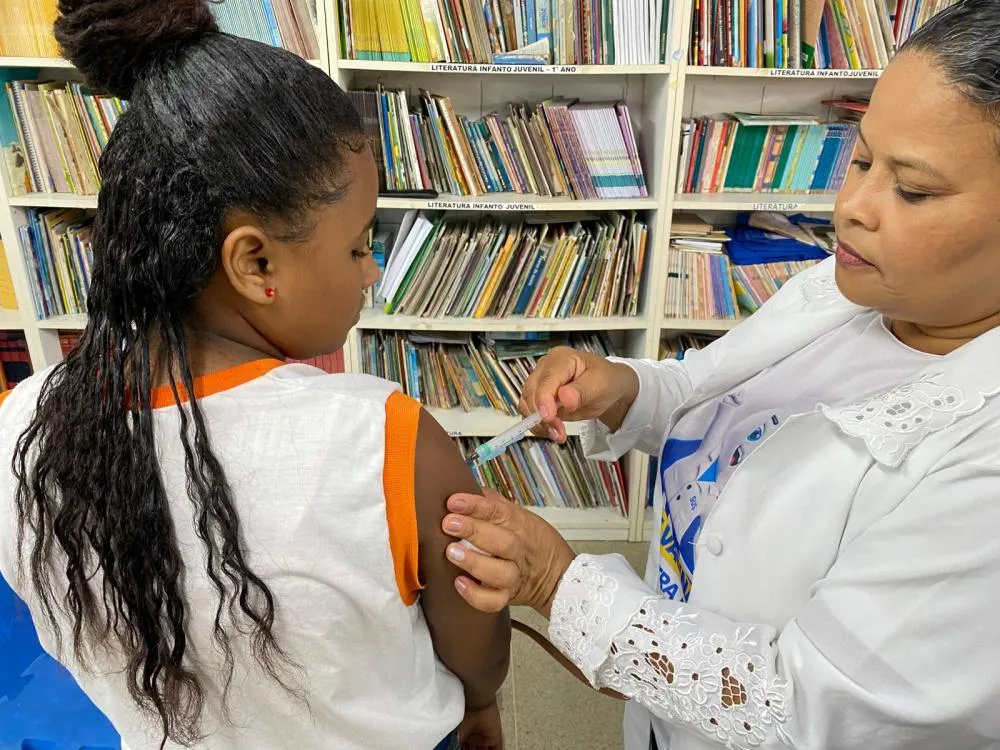 Prefeitura realiza ação de vacinação, saúde bucal e avaliação nutricional em unidades escolares 