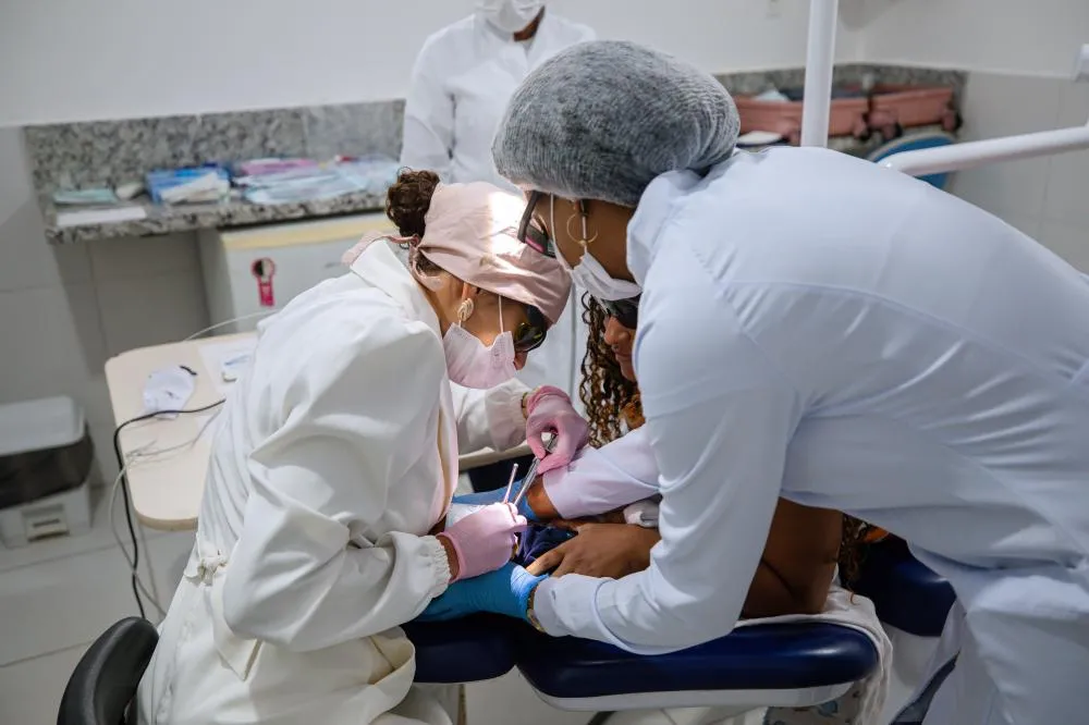 Prefeitura realiza 2º dia de cirurgias gratuitas de frenotomia para bebês e crianças em Lauro de Freitas