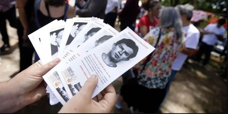 Famílias de 63 vítimas da ditadura recebem atestado de óbito corrigido