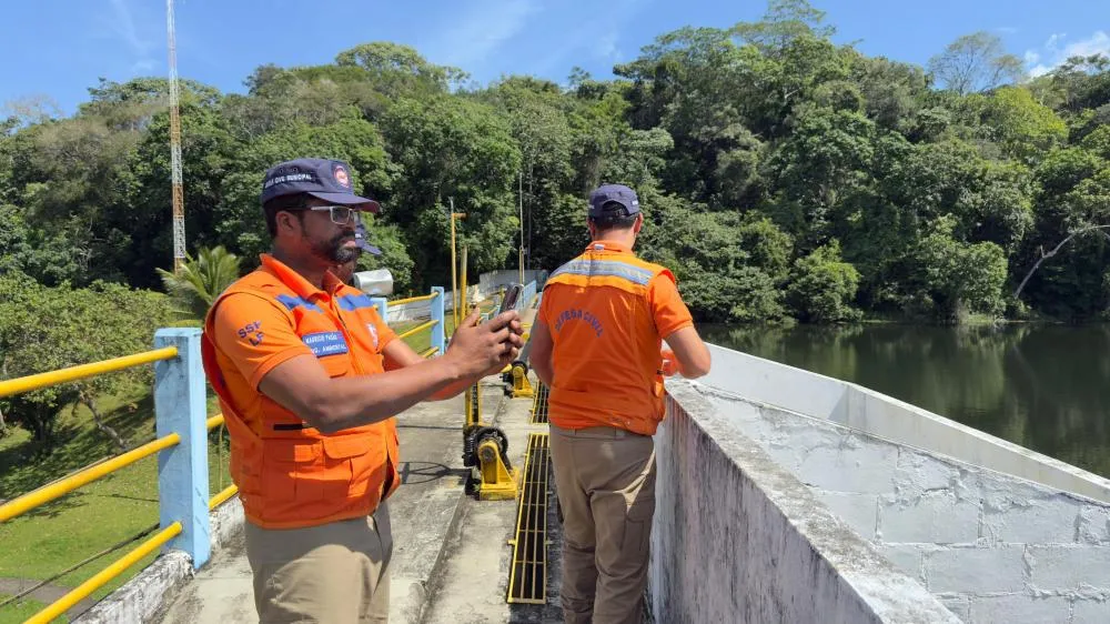 Defesa Civil de Lauro de Freitas realiza monitoramento preventivo da barragem Joanes I 