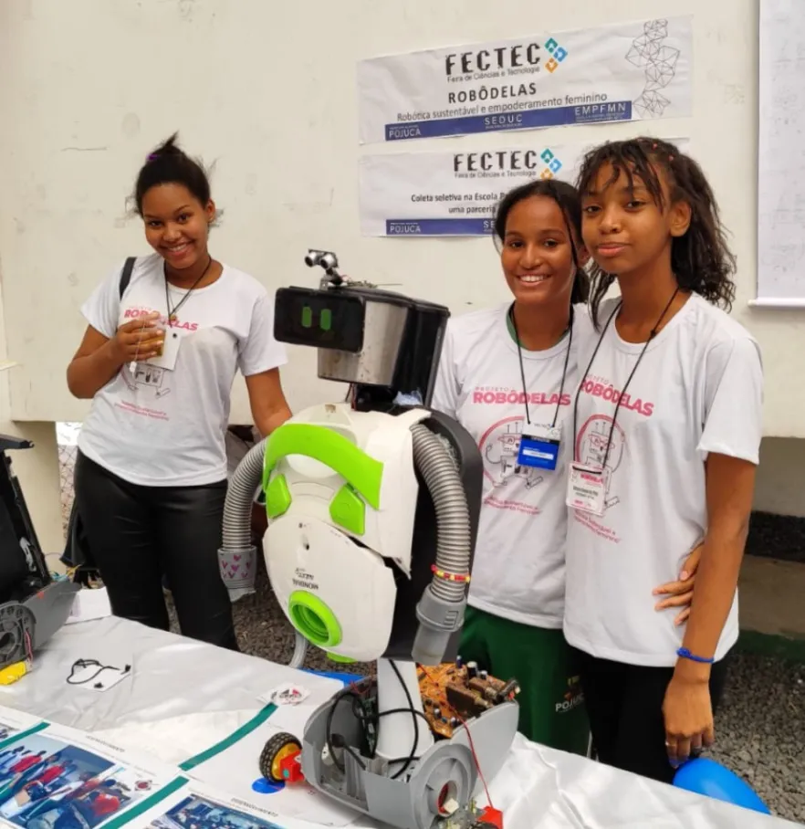 Estudantes de Pojuca apresentam o “RobôDelas” no Encontro de Jovens Cientistas 