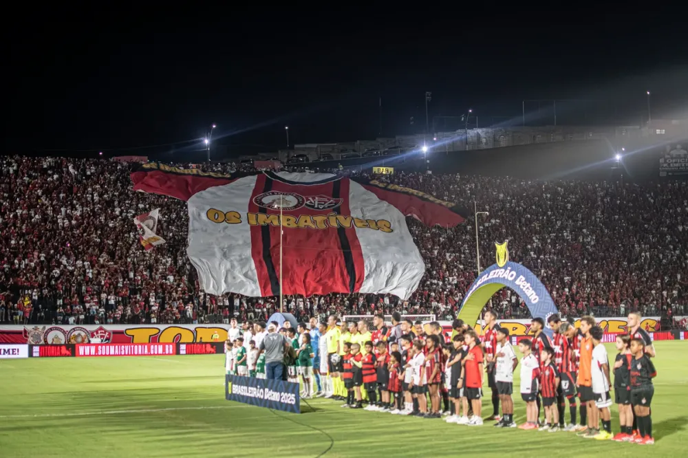 Vitória aposta na força do Barradão para reagir contra o Atlético-MG