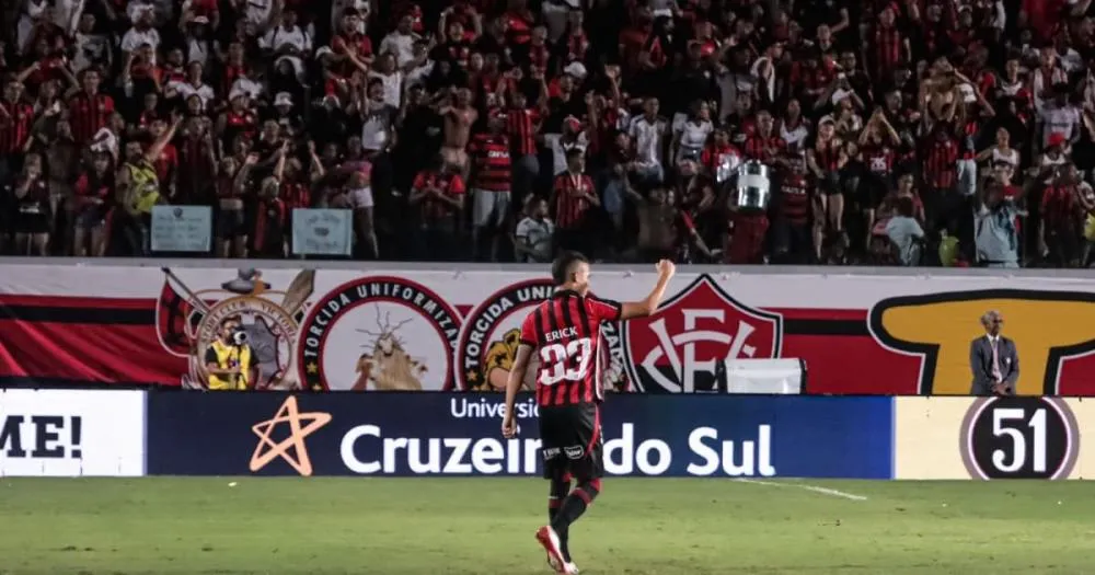 Vitória bate Atlético-MG no Barradão e deixa a zona de rebaixamento do Brasileirão