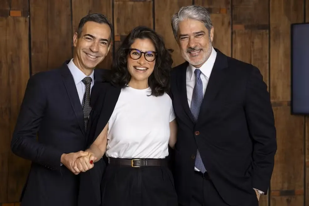 Bonner anuncia saída do Jornal Nacional após 29 anos;Tralli assume bancada com Vasconcellos
