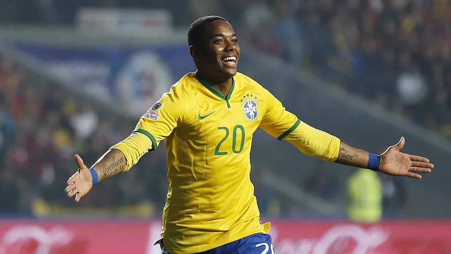 STJ mantém Robinho preso no Brasil por estupro na Itália