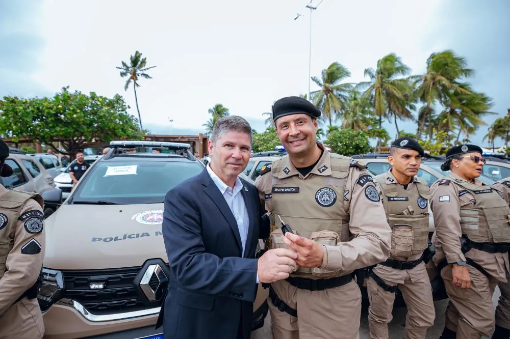 Lauro de Freitas recebe oito novas viaturas da PM para reforçar segurança no município 