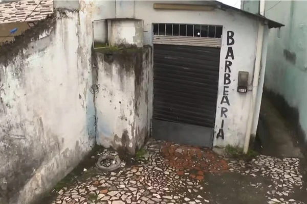 Adolescente é morto a tiros dentro de barbearia na Federação