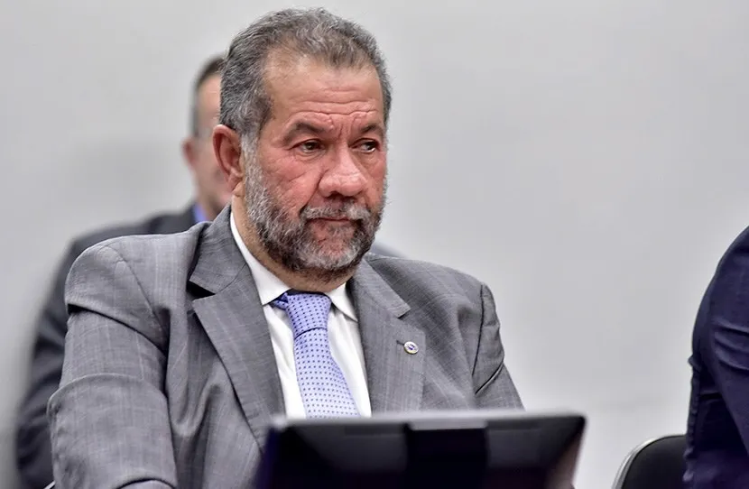 CPMI do INSS ouve o ex-ministro da Previdência, Carlos Lupi, nesta segunda (8)