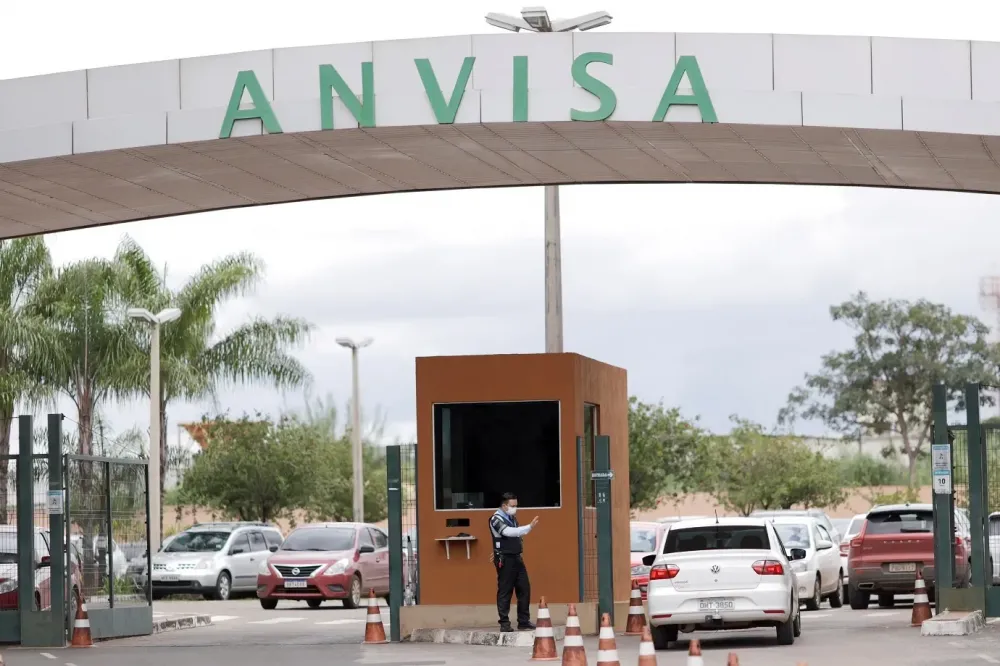 Anvisa proíbe venda de 32 suplementos por irregularidades sanitárias