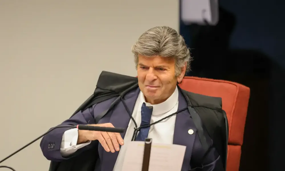 Fux vota por anulação de processo contra Bolsonaro e critica competência do STF