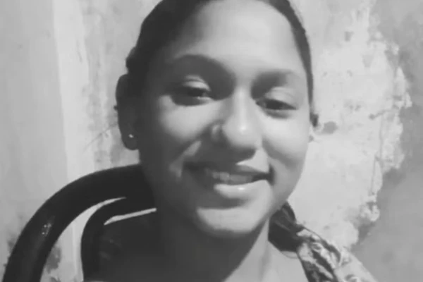 Menina de 11 anos morre após espancamento por colegas em escola municipal