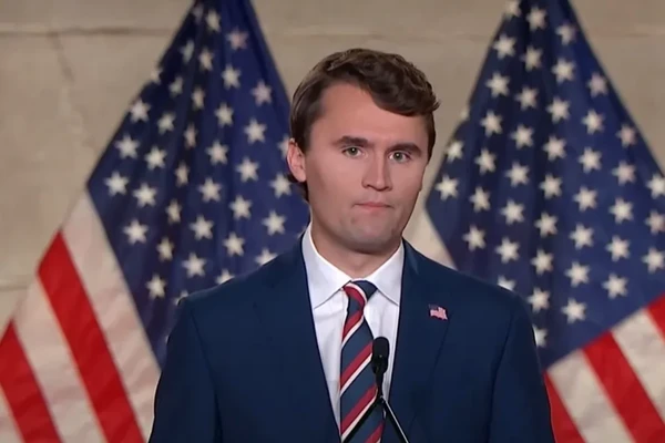 Quem era Charlie Kirk, apoiador de Trump morto em universidade nos EUA