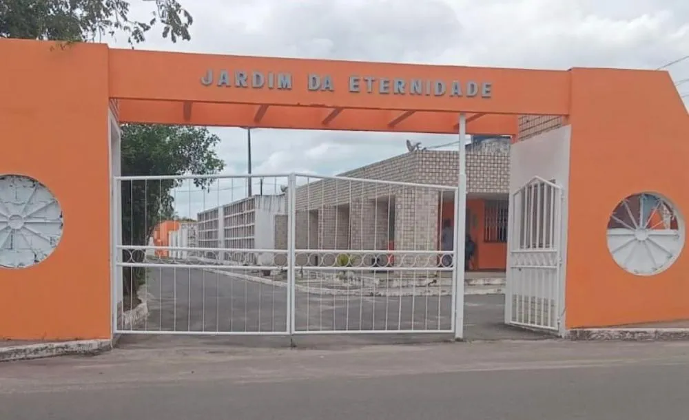Pintura laranja em prédio público gera críticas e projeto de lei propõe uso de cores oficiais