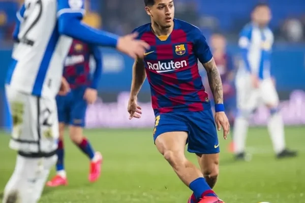 Vitória acerta contratação de atacante equatoriano com passagem pelo Barcelona