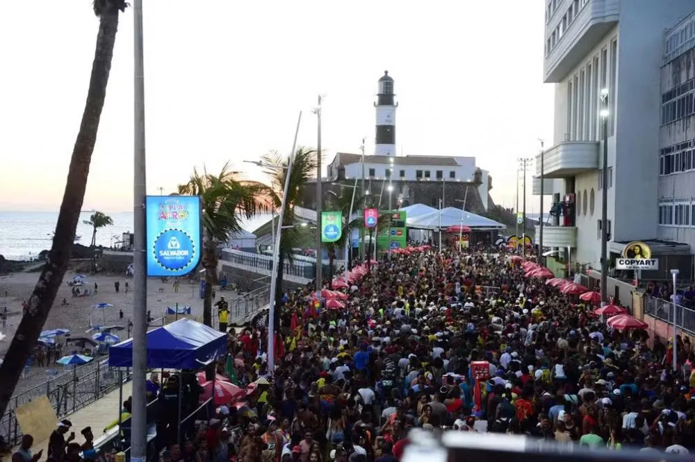 Salvador recebe 22º Orgulho LGBT+ Bahia na Barra neste domingo (14)