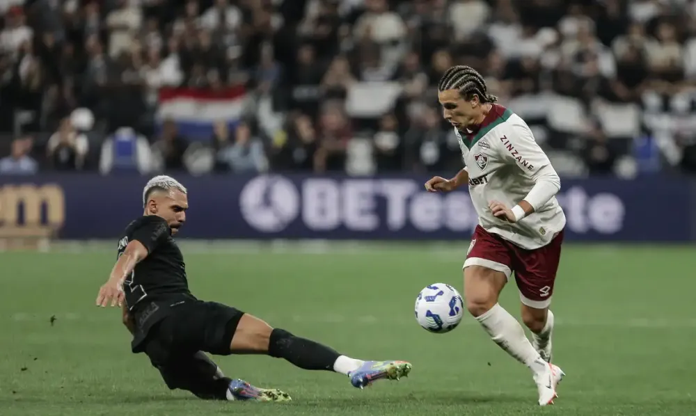 Fluminense e Corinthians medem forças no Maracanã