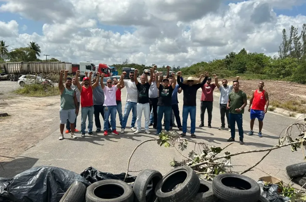 Ex-funcionários da Paranapanema protestam contra atraso no acordo de demissões