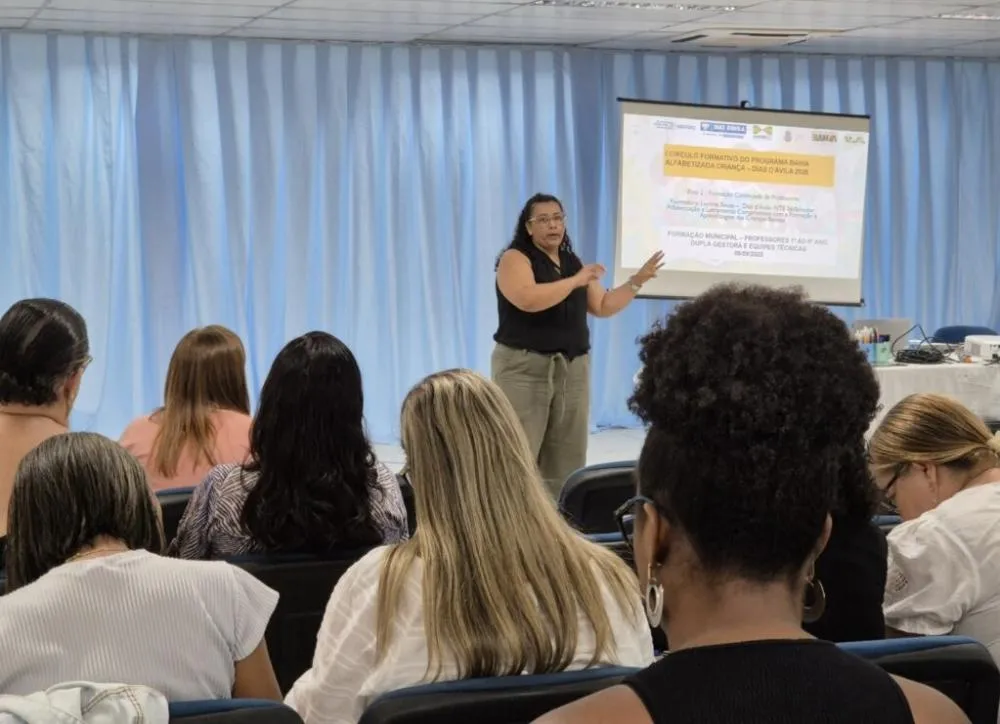 Professores participam de formação sobre alfabetização em Dias d’Ávila