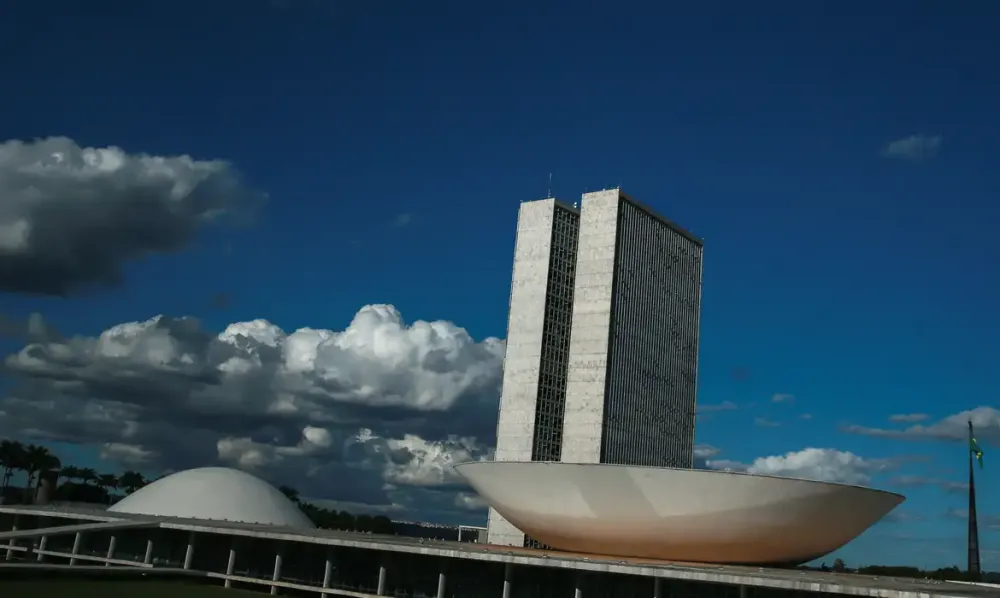 CCJ do Senado aprova relatório que regulamenta reforma tributária