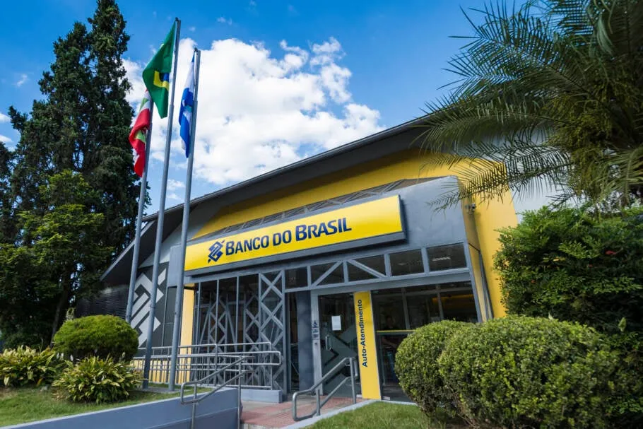 Banco do Brasil anuncia concurso público com vagas para ensino médio e salários de R$ 7 mil