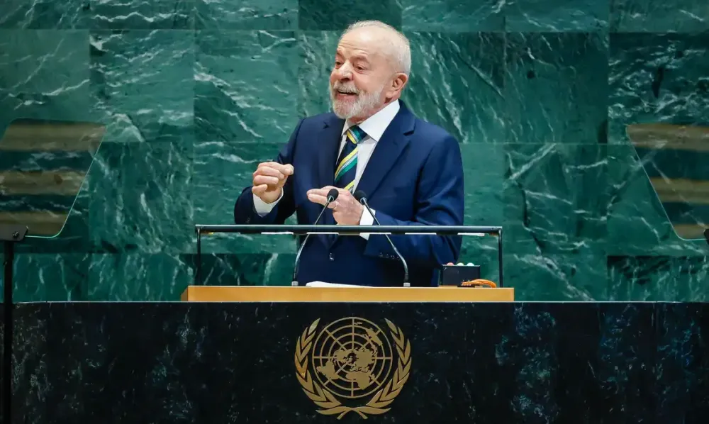 Lula critica sanções e diz que Brasil resiste na defesa da democracia
